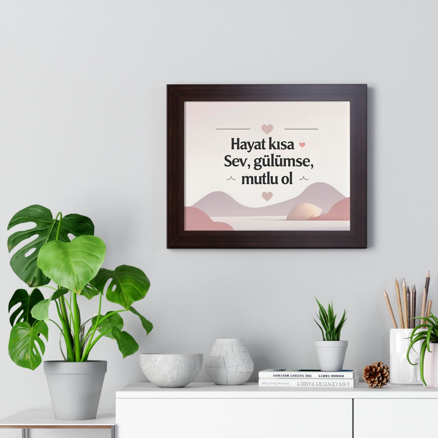 Hayat Kısa: Sev, Gülümse, Mutlu Ol – Sıcak ve Motivasyon Dolu Poster