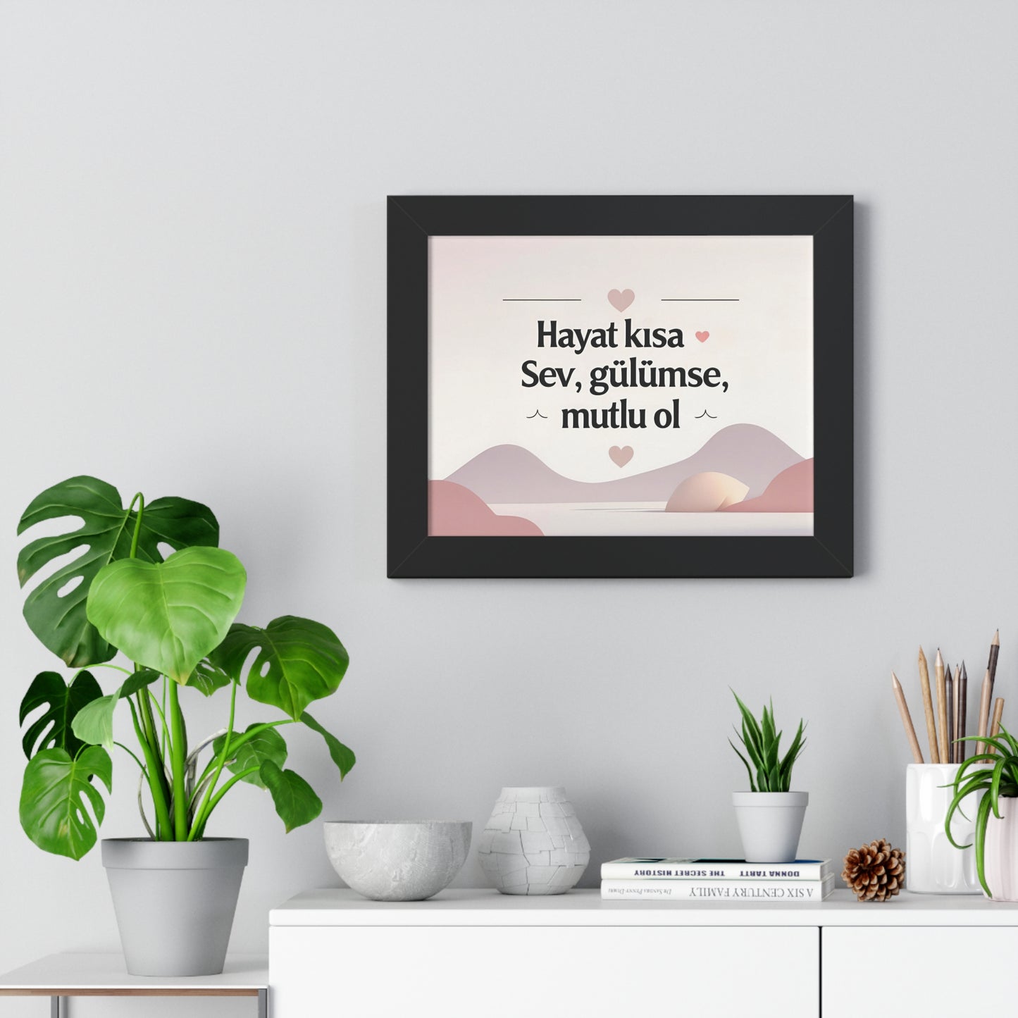 Hayat Kısa: Sev, Gülümse, Mutlu Ol – Sıcak ve Motivasyon Dolu Poster