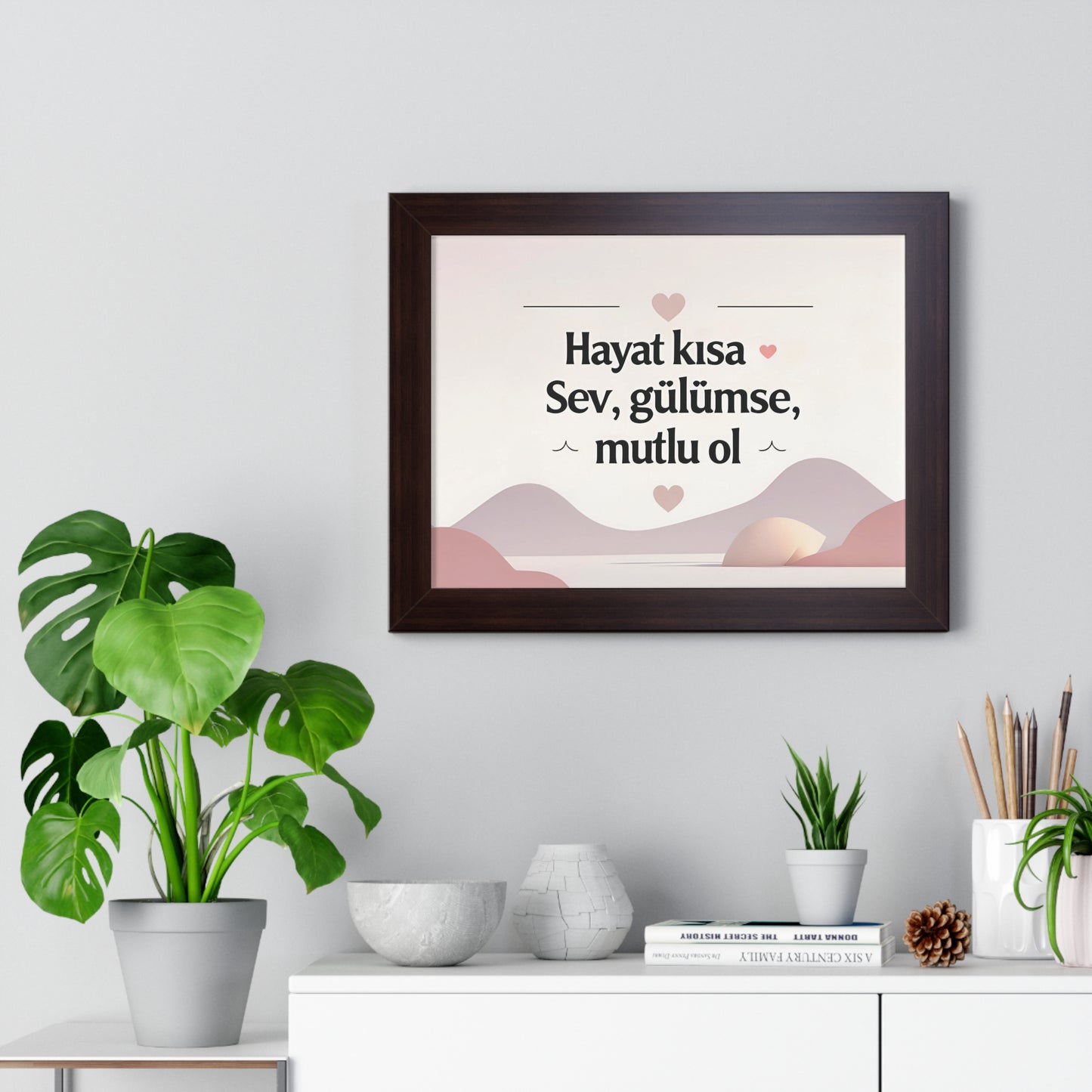 Hayat Kısa: Sev, Gülümse, Mutlu Ol – Sıcak ve Motivasyon Dolu Poster