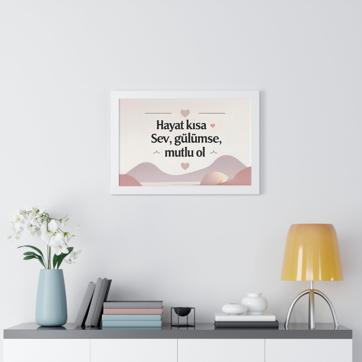 Hayat Kısa: Sev, Gülümse, Mutlu Ol – Sıcak ve Motivasyon Dolu Poster