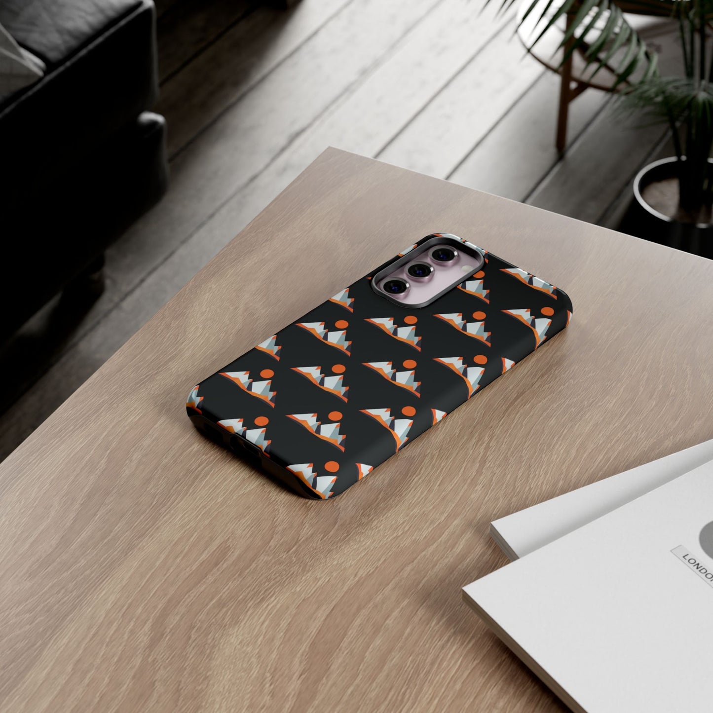 Geometrik Dağ ve Güneş – Minimalist Sanat Telefon Kılıfı
